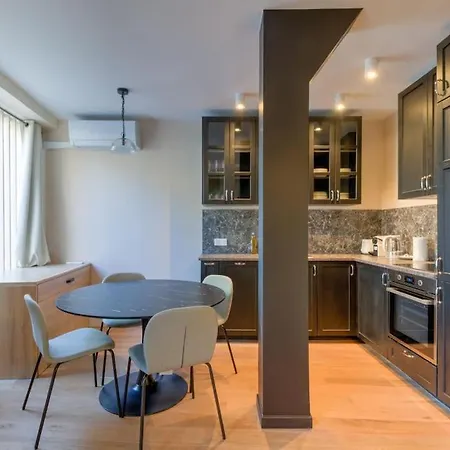 Apartment 6pers # Pere Lachaise # Voltaire # 11 Paris